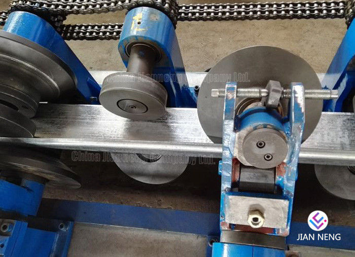 345 Mpa Buigende het Dakwerkmachine van het Machinemetaal met Cr12 Golfponsenvormen
