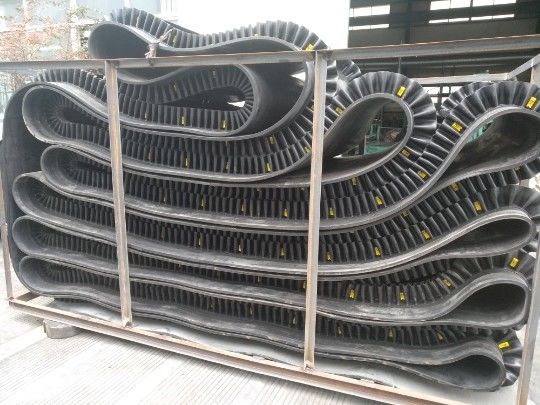 Antislip Rubber Golf de Zijwandriem van EP800 4 Vouw, Mobiel Transportbandsysteem